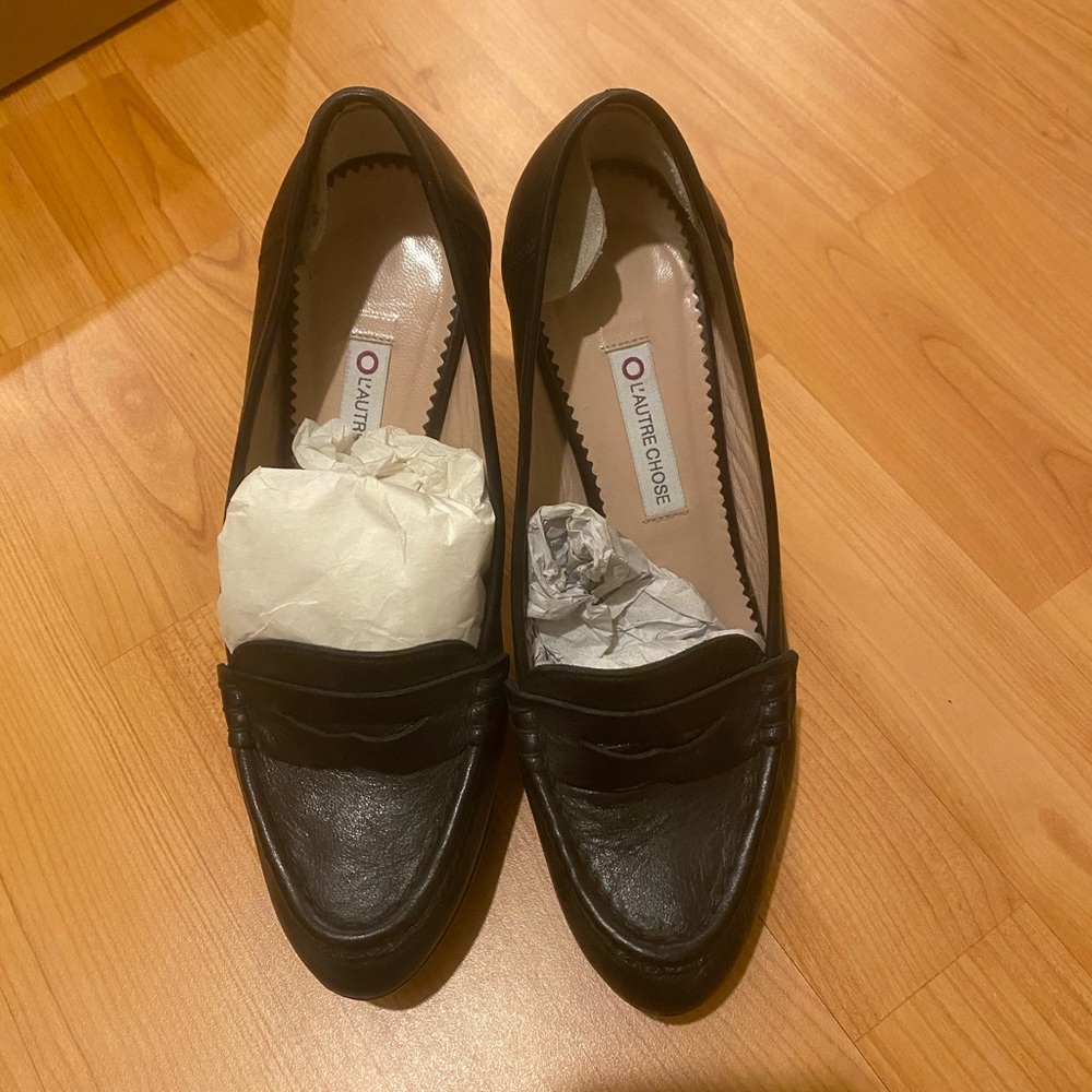 L’Autre Chose Black Leather Pumps